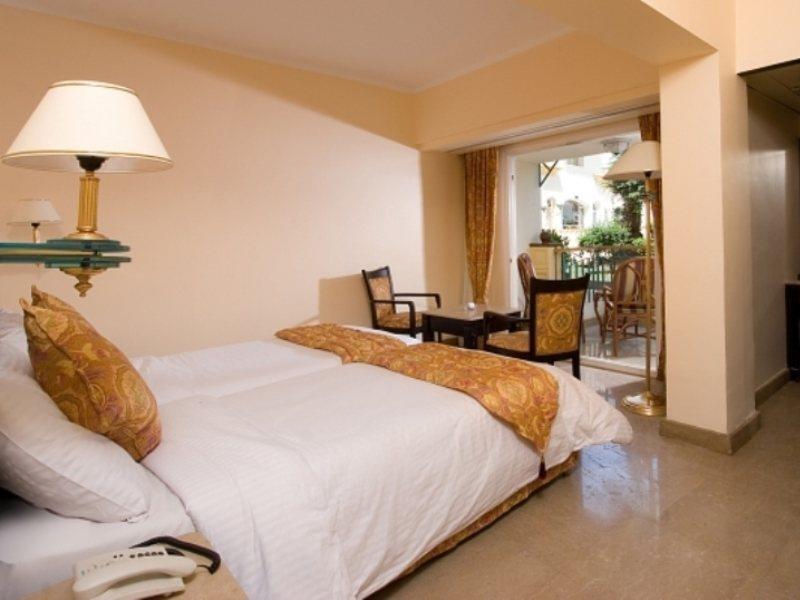 Cataract Pyramids Resort Kafret el-Gabal Exterior foto
