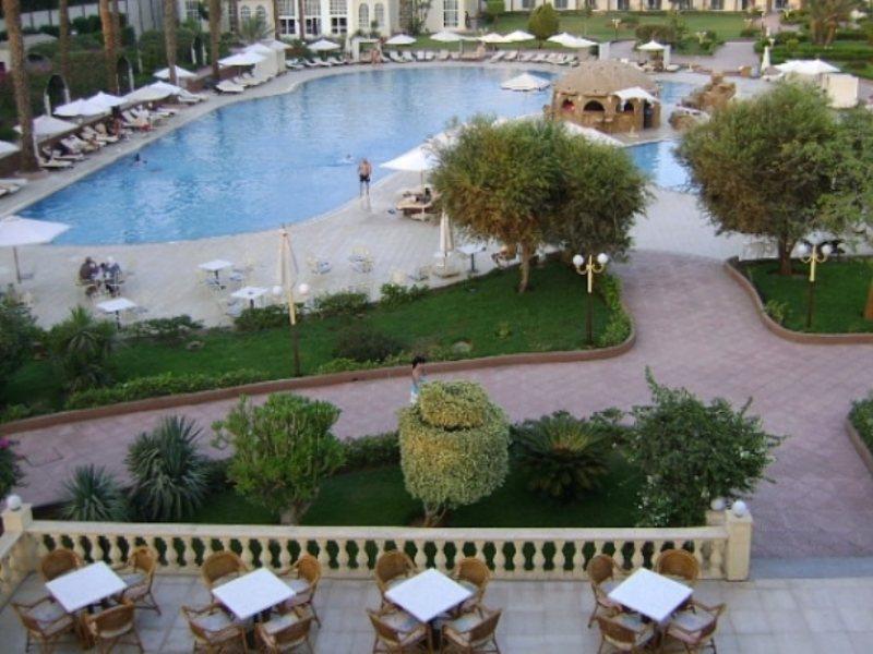 Cataract Pyramids Resort Kafret el-Gabal Exterior foto