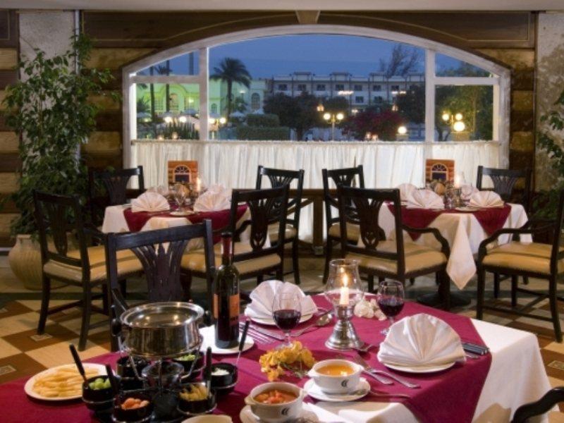 Cataract Pyramids Resort Kafret el-Gabal Exterior foto