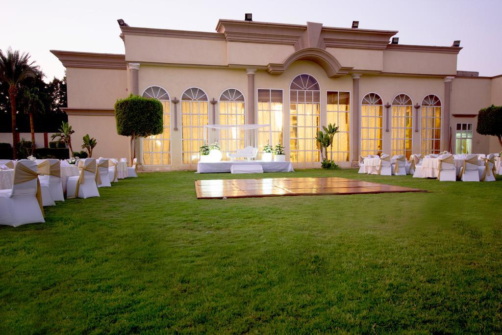 Cataract Pyramids Resort Kafret el-Gabal Exterior foto