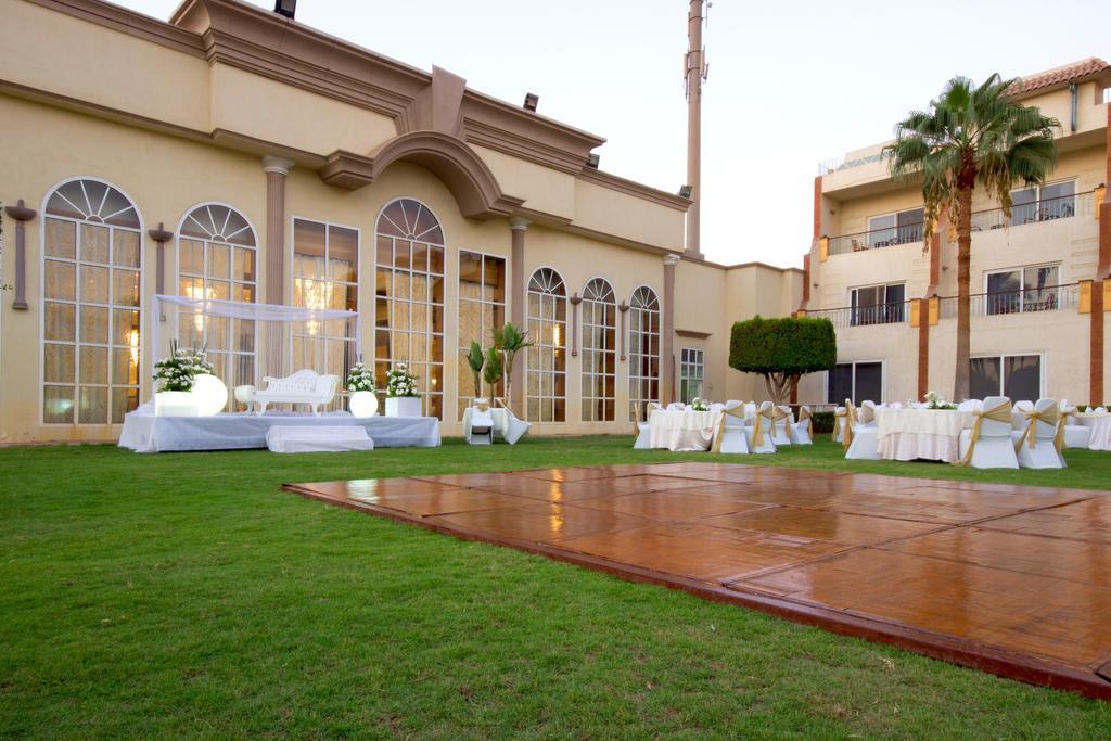 Cataract Pyramids Resort Kafret el-Gabal Exterior foto
