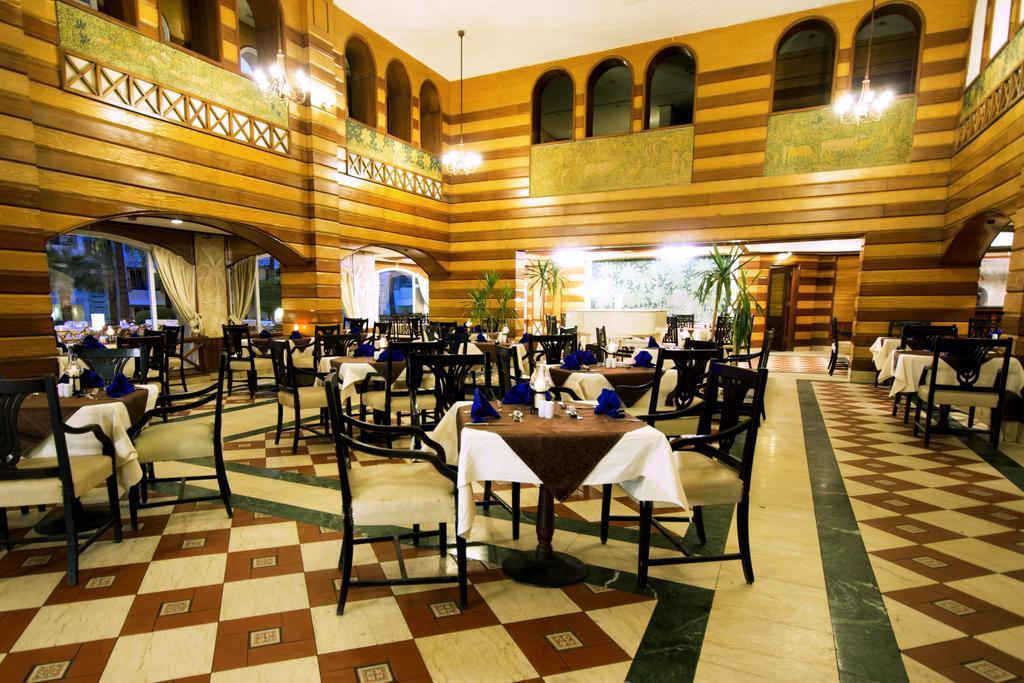 Cataract Pyramids Resort Kafret el-Gabal Exterior foto