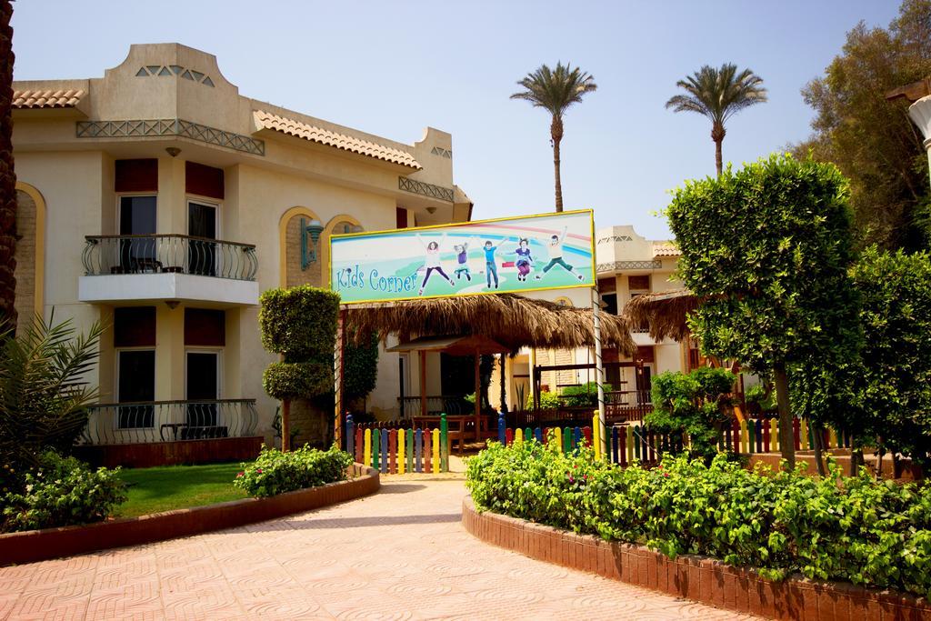 Cataract Pyramids Resort Kafret el-Gabal Exterior foto