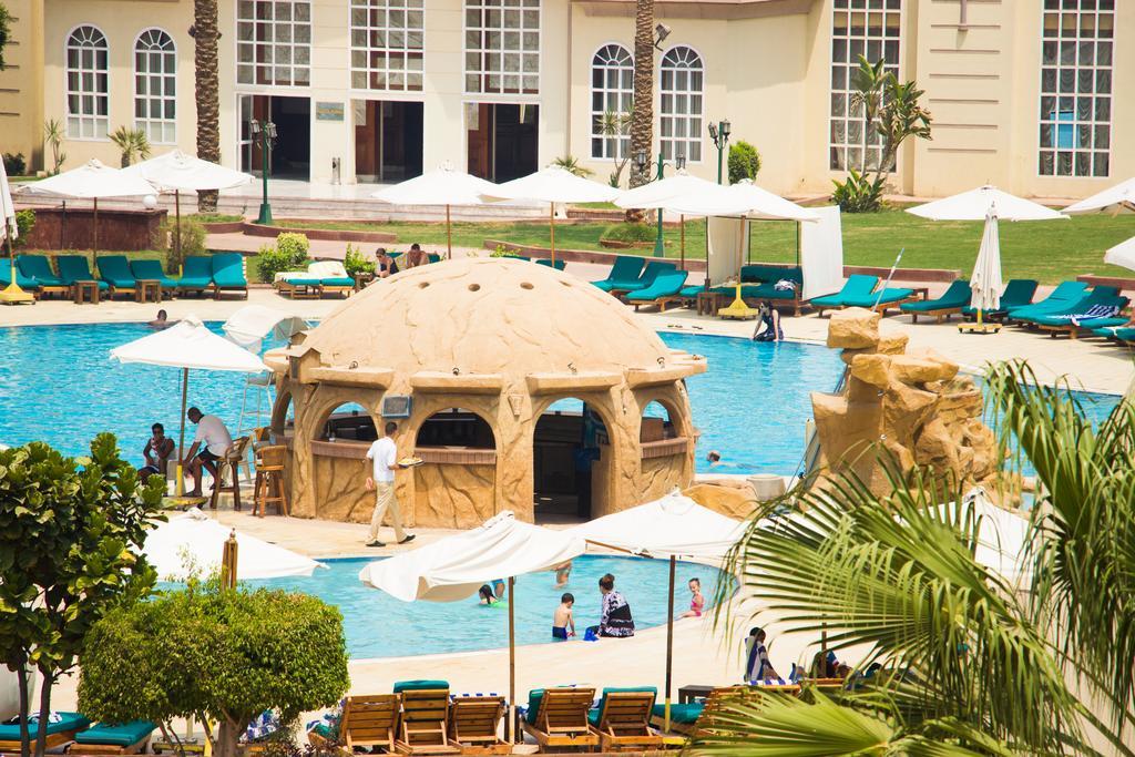 Cataract Pyramids Resort Kafret el-Gabal Exterior foto