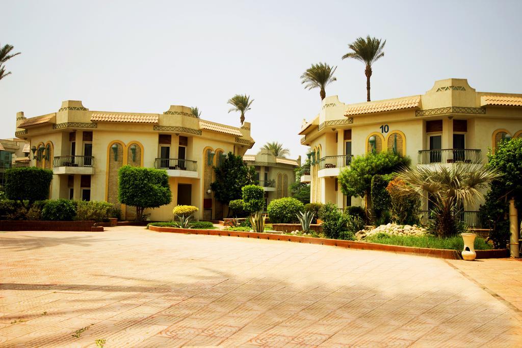 Cataract Pyramids Resort Kafret el-Gabal Exterior foto