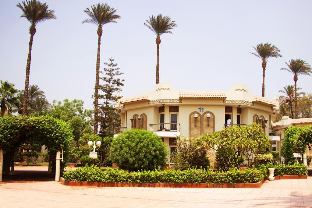 Cataract Pyramids Resort Kafret el-Gabal Exterior foto
