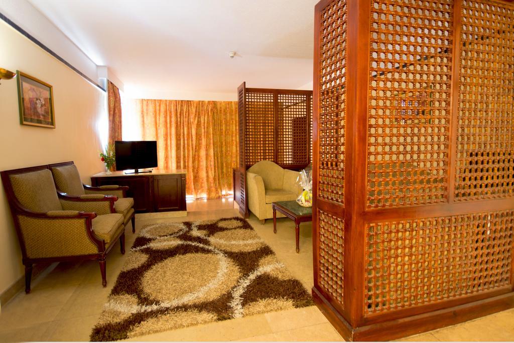 Cataract Pyramids Resort Kafret el-Gabal Exterior foto